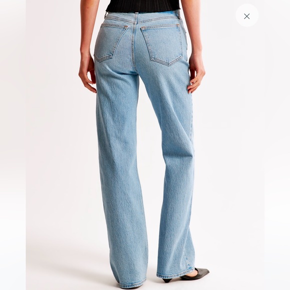 Abercrombie High Rise 90s Relaxed Jeans in Medium Wash in 28L - Picture 5 of 13